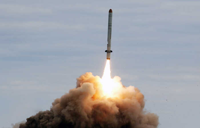 Нічний ракетний удар по Одесі: є влучання в адміністративну будівлю, спалахнула пожежа