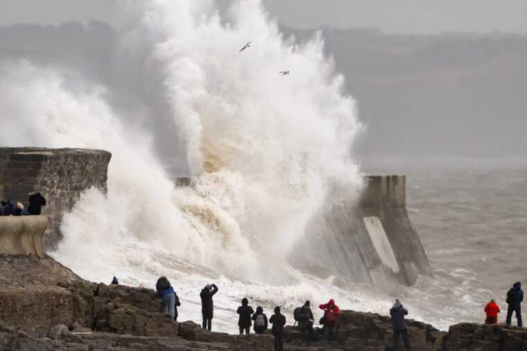 У Британії та Ірландії через шторм скасували авіарейси