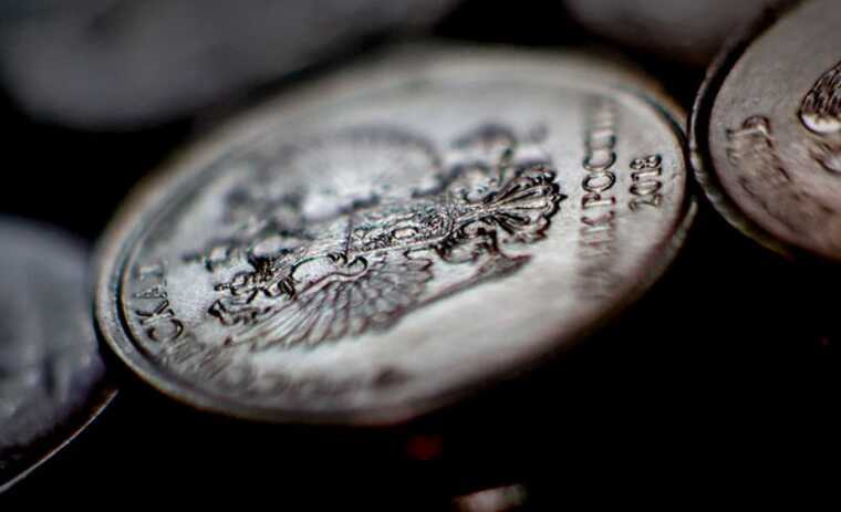 Bloomberg Economics:      2024      