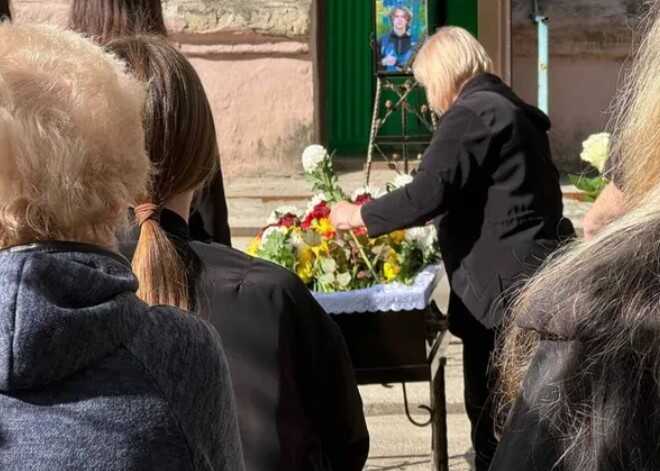 У Києві прощаються із 16-річним Максимом Матерухіним, якого убив співробітник УДО на станції фунікулера