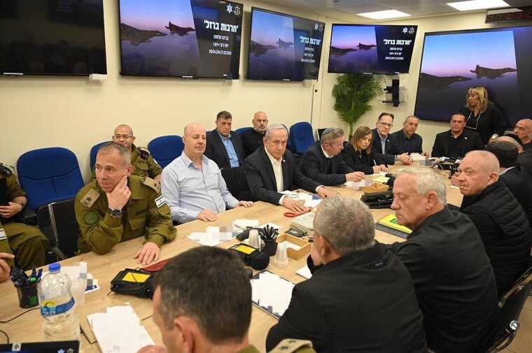 A war cabinet meeting is being held in Israel: the US is on alert