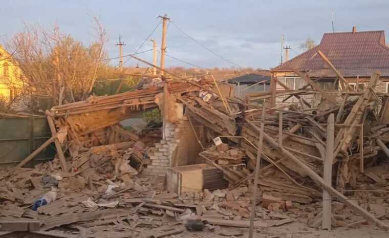 Occupants in the Kharkiv region completely destroyed a house: two victims were pulled out from under the rubble