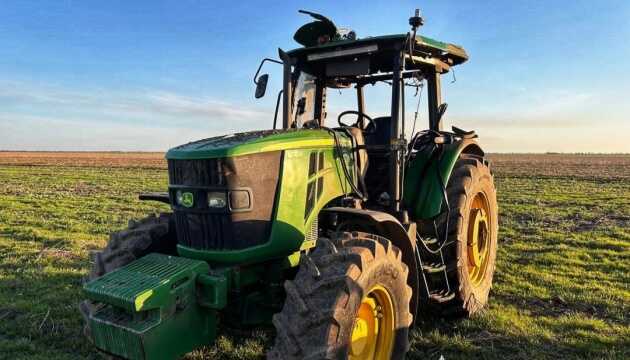 На Херсонщині трактор підірвався на міні: водія ушпиталено