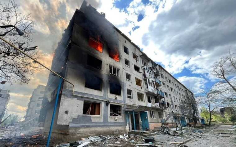 The invaders dropped an aerial bomb on a 5-story building in Ocheretyno: there are dead and wounded