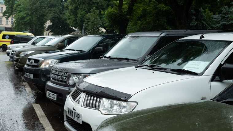 Спершу приклад повинні показати депутати, віддавши свої позашляховики ЗСУ, — політтехнолог