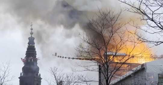 У Копенгагені сталася пожежа в історичній будівлі фондової біржі Берсен