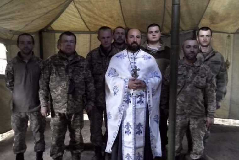 Про проблеми капеланської служби в ЗСУ: командування не розуміє їхньої ролі
