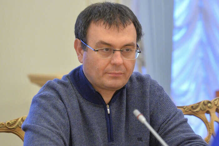 Ініціативи щодо перерозподілення грошей з телемарафону чи скорочення державного апарату для фінансування ЗСУ – це відверта дичина, — Гетманцев