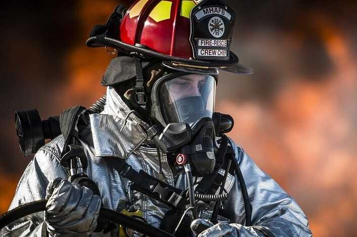 Біля суду, де йде процес над Дональдом Трампом, чоловік спалив себе живцем