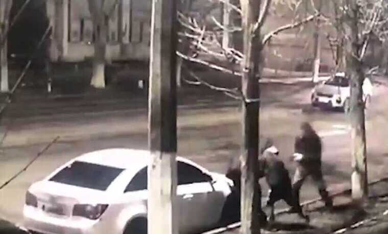 У Києві судитимуть двох зловмисників, які вдарили цеглиною та пограбували військового