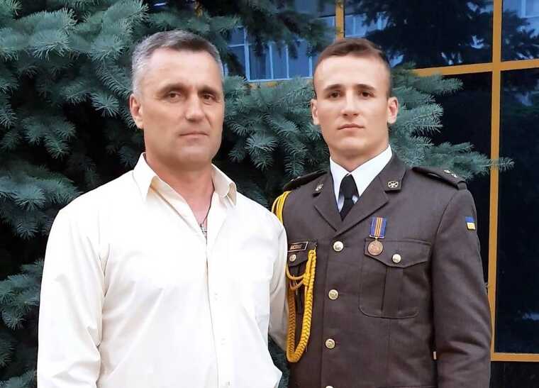 По Сети распространяются вероятные фото убийц, которые расстреляли полицейского