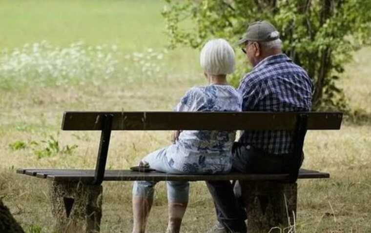 В Україні з 1 травня підвищать частину пенсій