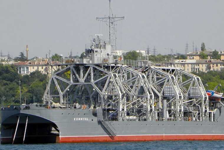 ЗСУ уразили у Севастополі 100-річний російський корабель "Коммуна"