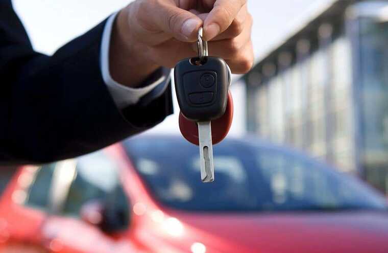 Українці почали купувати більше елітних авто