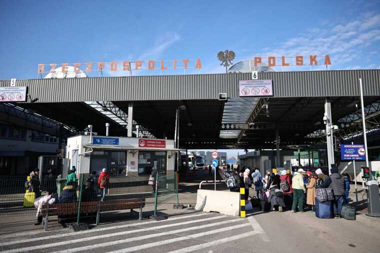 Польша готова помочь Украине вернуть граждан призывного возраста, - Владислав Косиняк-Камиш