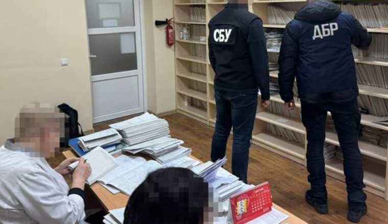 На Львівщині затримали на хабарництві за інвалідність голову та членів лікарської комісії