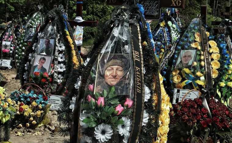 Фотограф опублікував фото Лісового кладовища в Києві, де поховані українські захисники