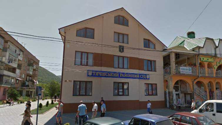 На Закарпатті суд звільнив від покарання підприємця: п’яним напав на поліцейських