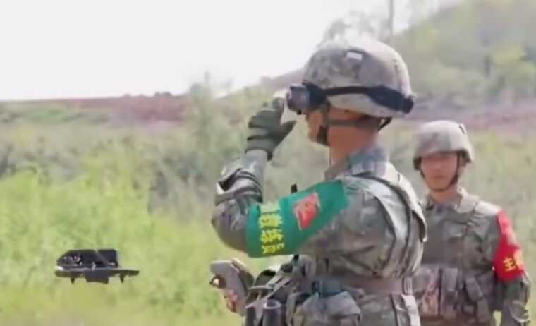 Армія Китаю проводить навчання з боротьби з дронами