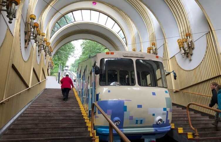 Друзі хлопця, вбитого на станції фунікулера в Києві, розповіли нові подробиці того, що сталося