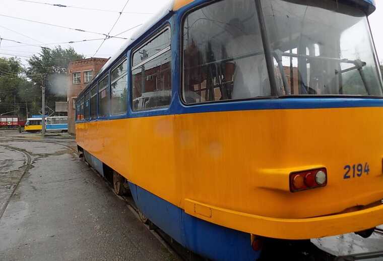 У Дніпрі чоловіка дивом не збила машина