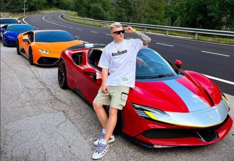 "Любить швидкість!": мажор-ухилянт Слобоженко записав люксовий автопарк на матір
