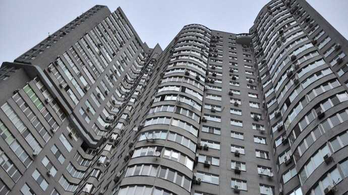 В столиці дівчина скоїла самогубство та випадково вбила перехожу