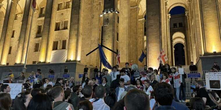У Тбілісі відновили акцію протесту проти законопроєкту про іноагентів