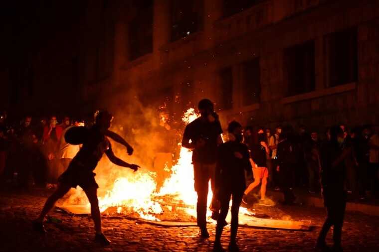 Протести у Грузії: у парламенті країни оголосили червоний рівень небезпеки