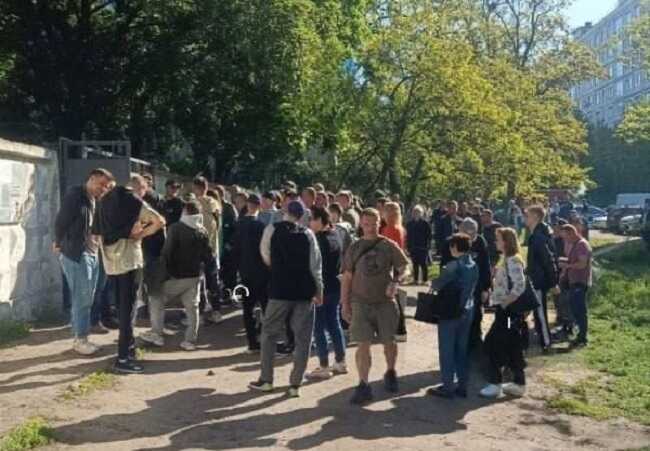 У Києві в Деснянському ТЦК сьогодні знову черги