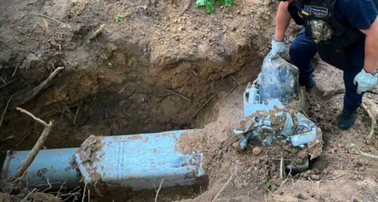 В Киеве мужчина нашел боевую часть ракеты Х-69 в лесу