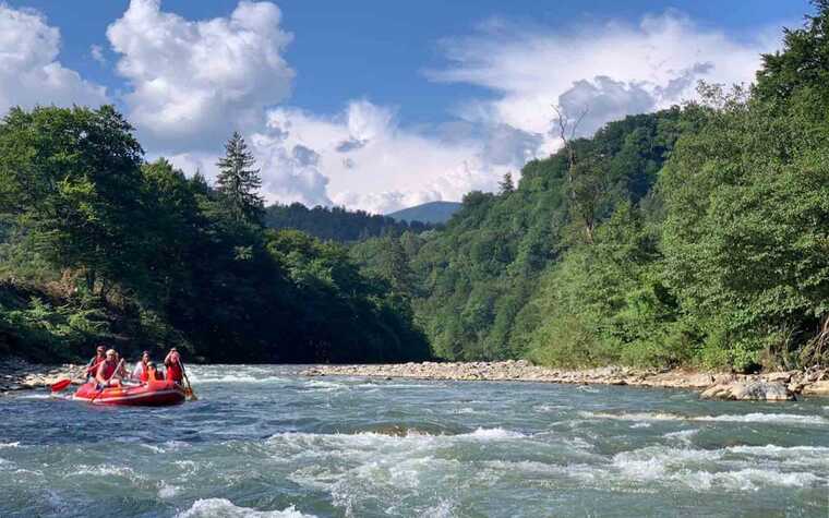 6 bodies of men found on the bank of the Tysa River today