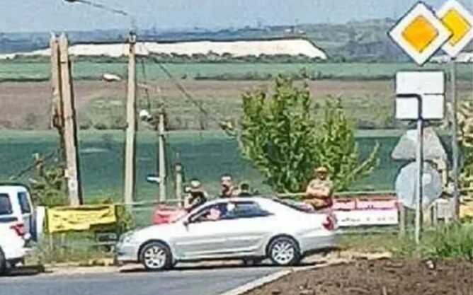 Окупанти в Маріуполі почали перевіряти автівки та проводити затримання