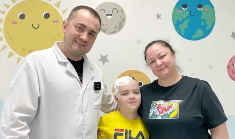 Львівські лікарі видалили уламок міни із мозку 9-річного хлопчика із Херсона