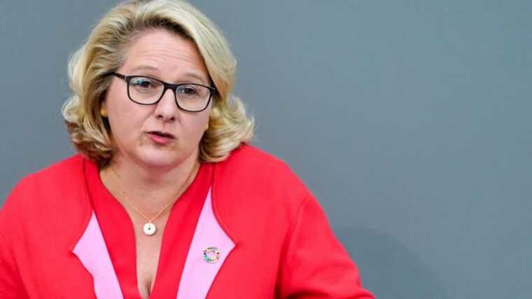 Свенья Шульце хотіла зустрітися з Кубраковим, проте, поки вона доїхала, міністра інфраструктури звільнили