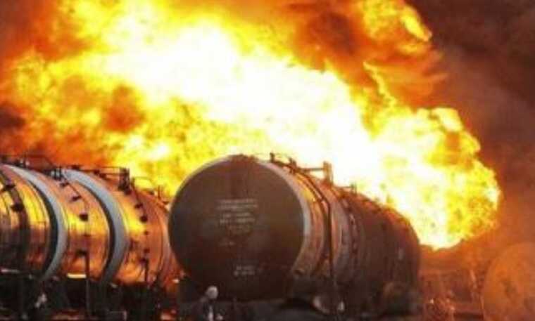 У Росії у Ростовській області спалахнула цистерна з пальним