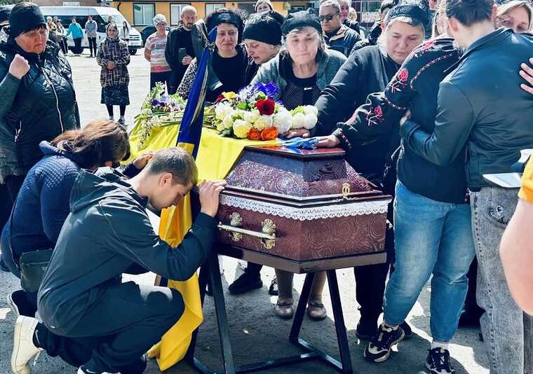 На Черкащині попрощалися з захисником, який загинув у боях за Україну