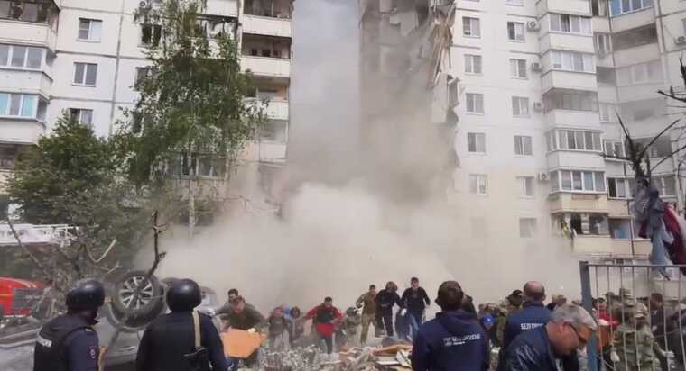 У мережі публікують момент обвалення даху багатоповерхівки у Бєлгороді