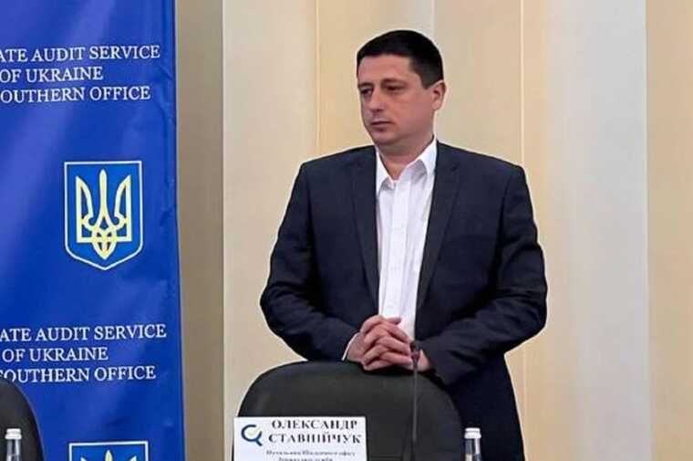 Голова Південного офісу Держаудитслужби Ставнійчук мешкає в маєтку батька-пенсіонера