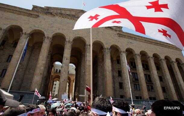 Грузинский парламент преодолел вето президента на отмену гендерных квот