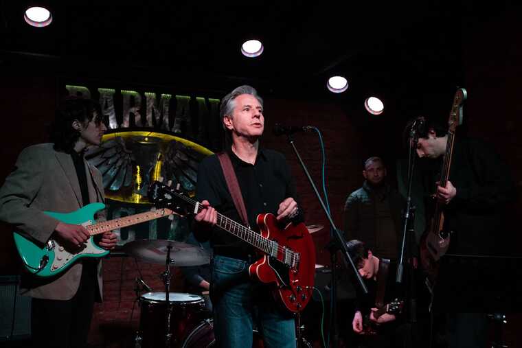 Більшість українців із гумором відреагували на виступ Блінкена у київському барі