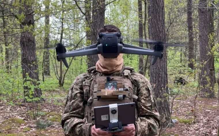 Нацгвардійці показали, як пілоти ударних БпЛА влаштовують ворогу "бавовну"