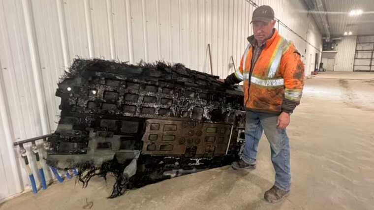 У Канаді на ферму місцевого жителя впав двометровий шмат космічного сміття