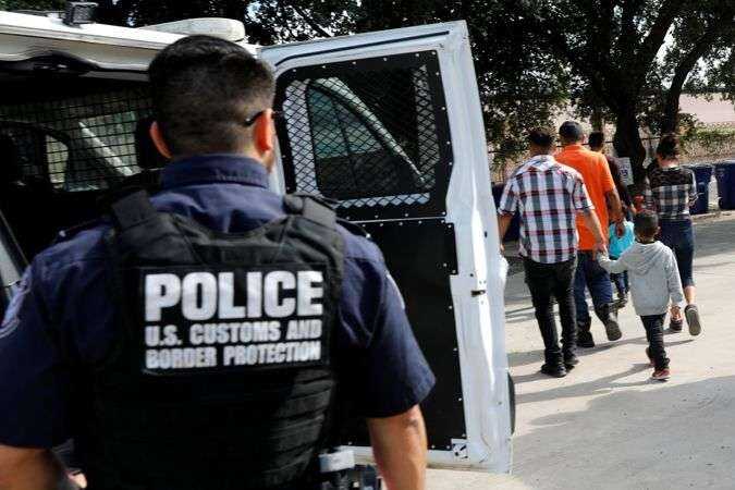 Дональд Трамп готується до наймасовішої депортації мігрантів із США, - WP