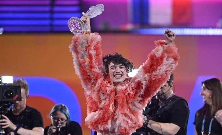 У переможців Євробачення-2024 забрали кришталевий мікрофон