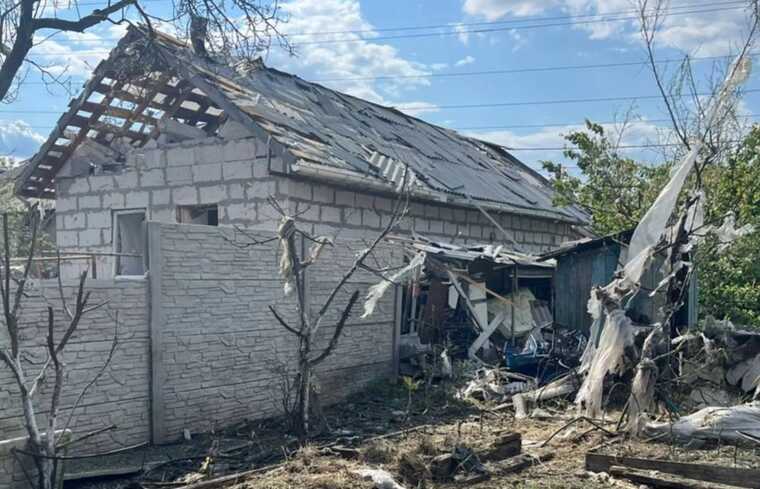 Окупанти вдарили по житловому сектору Харкова: є руйнування, шість людей поранено