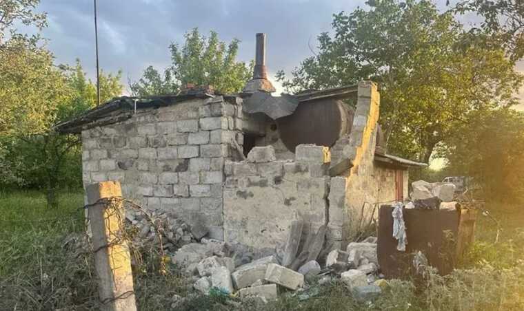 В Донецкой области оккупанты атаковали жилые дома и учебное заведение: есть погибший