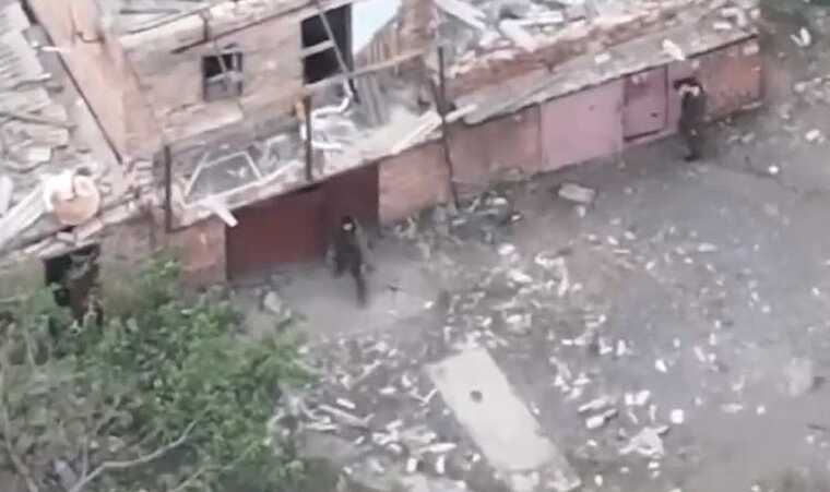 Українські бійці ліквідували групу російських операторів БпЛА, які переховувалися у будівлі
