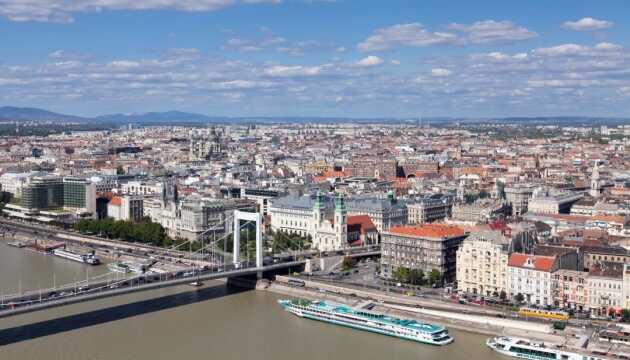 В Угорщині зіткнулися круїзний лайнер і човен: є загиблі та зниклі без вісти