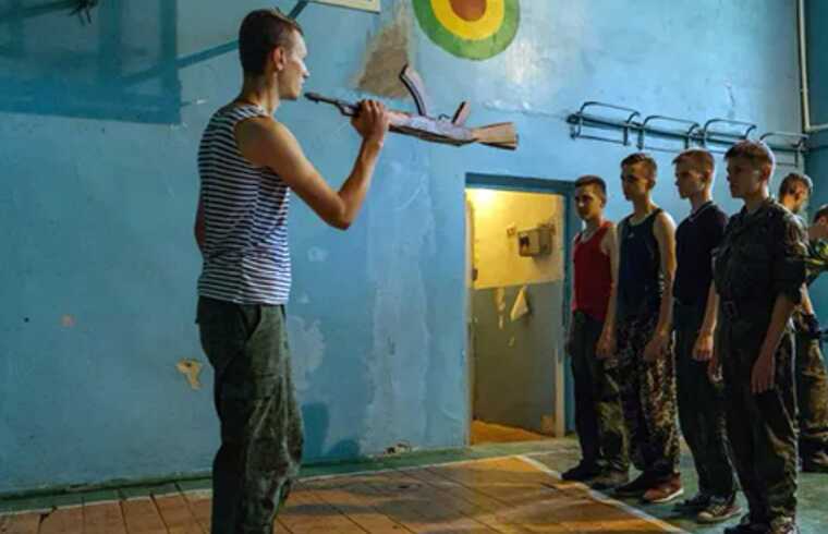 На окупованій Луганщині росіяни "промивають мізки" школярам